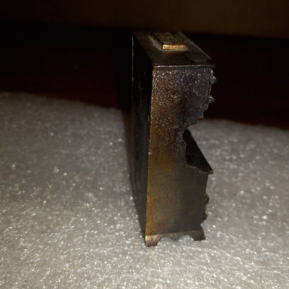 Miniature Knotts Berry Farm Kitchen Cupboard Vintage Pencil Sharpener Die Cast - Picture 7 of 8